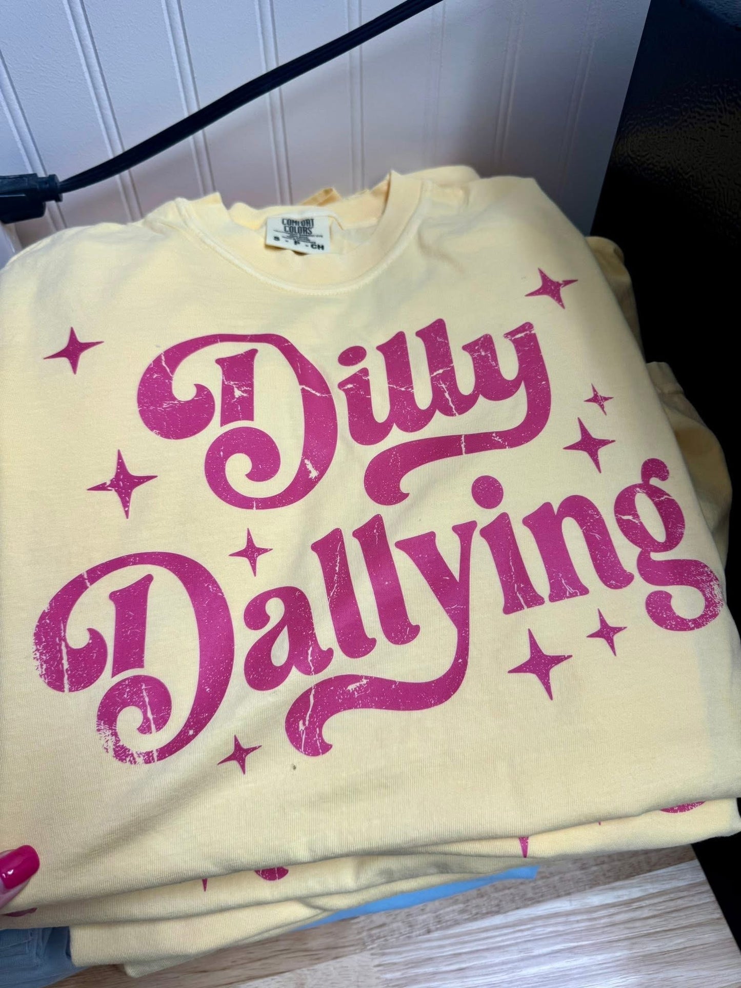 Dilly Dallying Tee