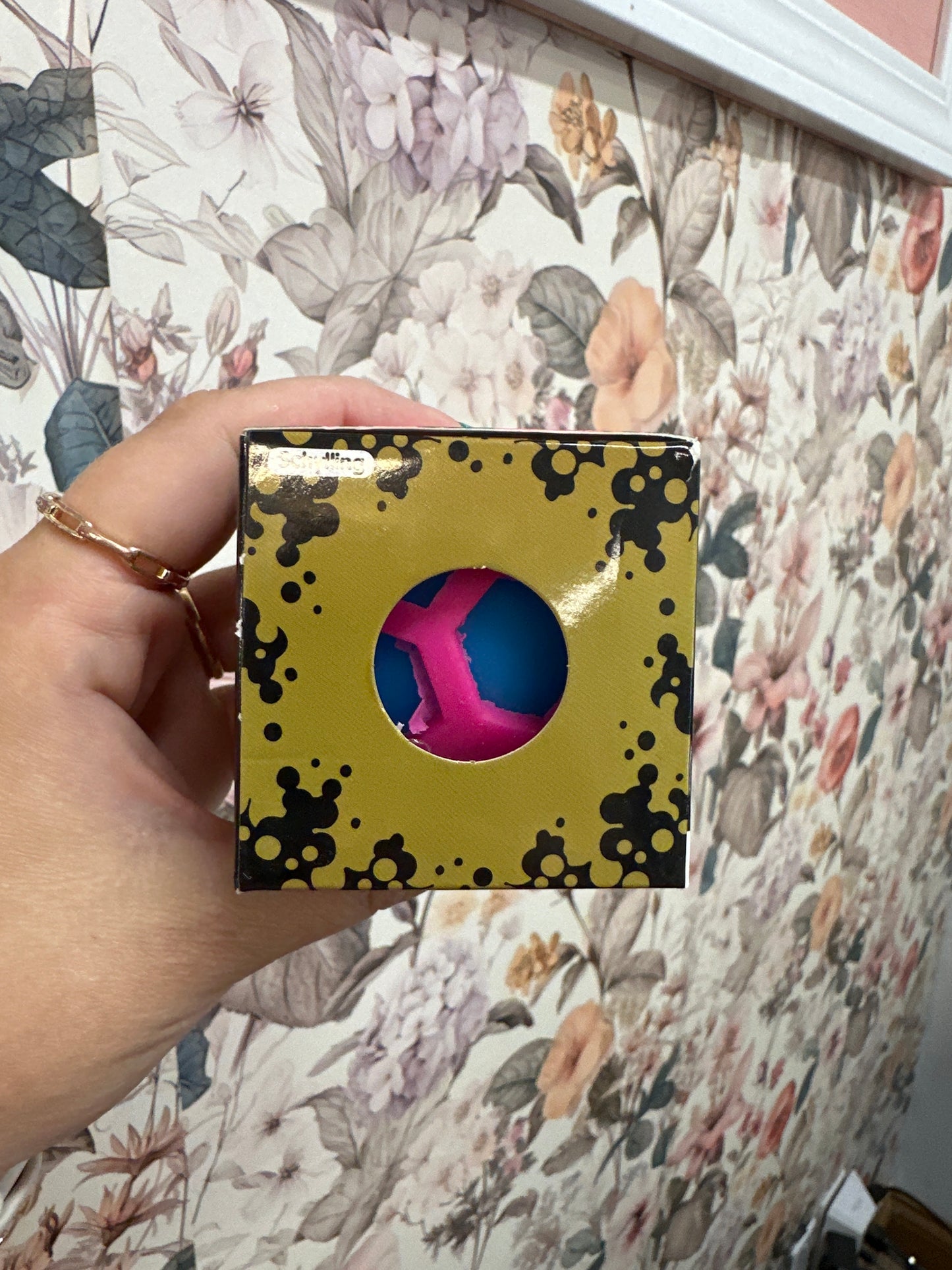 Atomic squeeze squishy