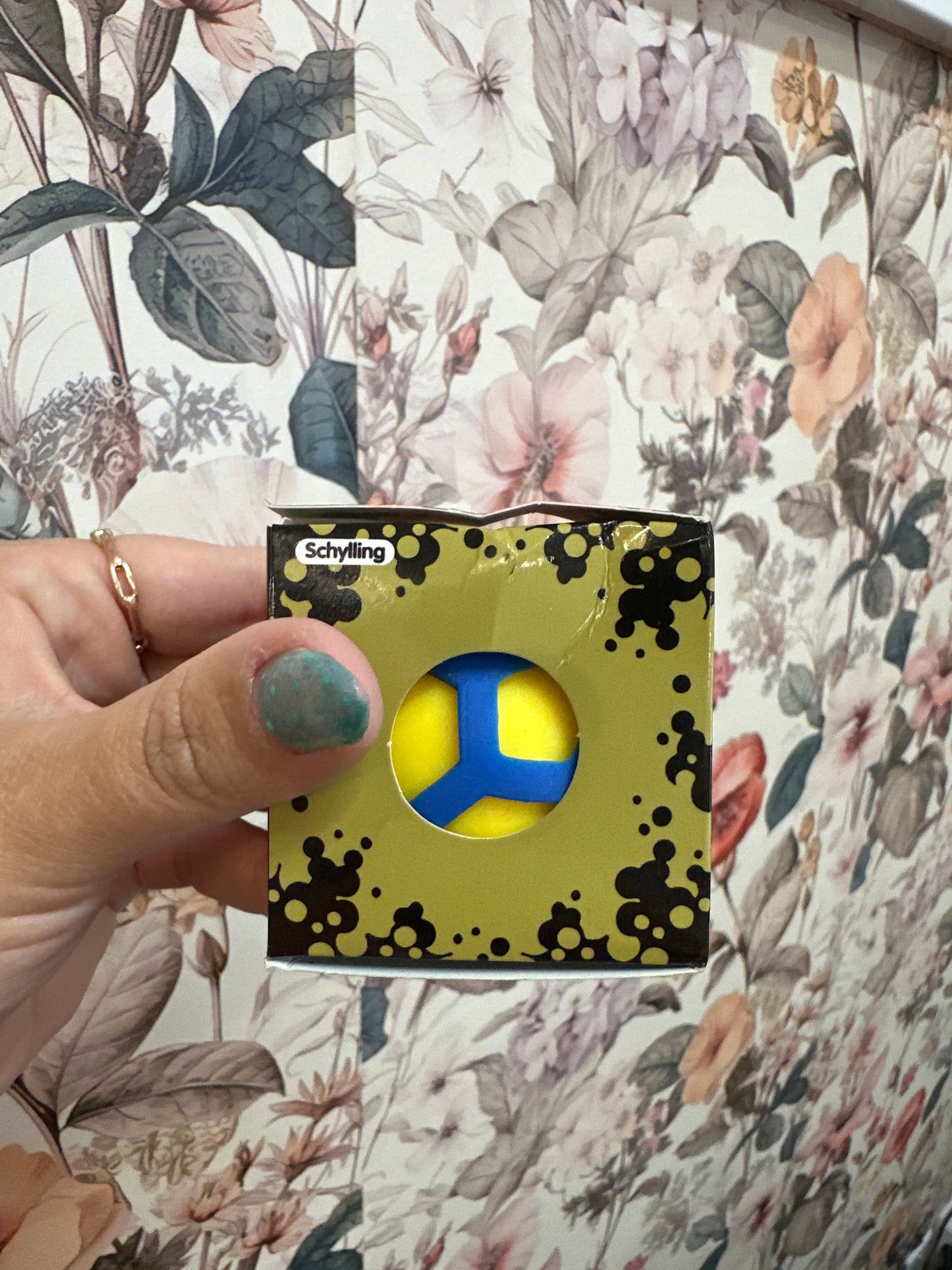 Atomic squeeze squishy