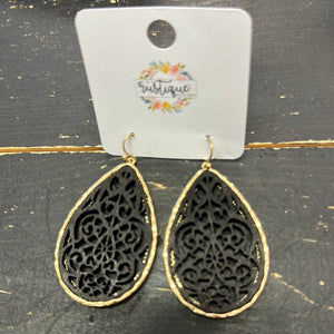 Wood & gold earrings-black